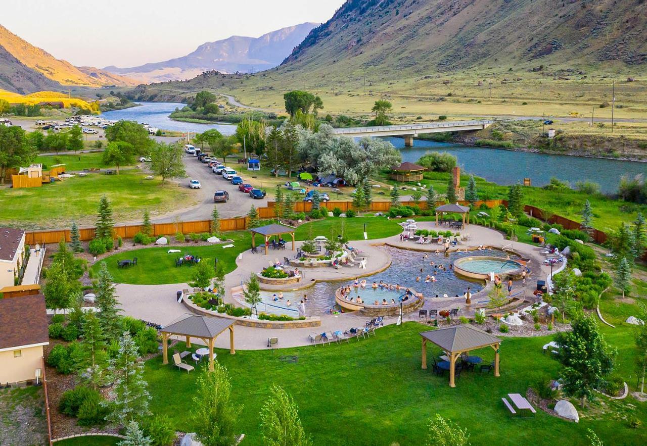 Yellowstone Hot Springs Resort Gardiner Exterior foto